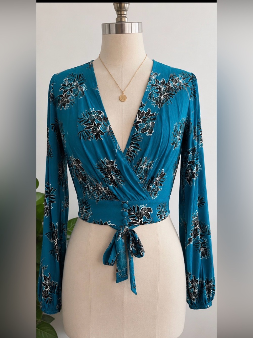 Express Women’s XS Blue Floral Wrap Crop Top Open Back Long Sleeve